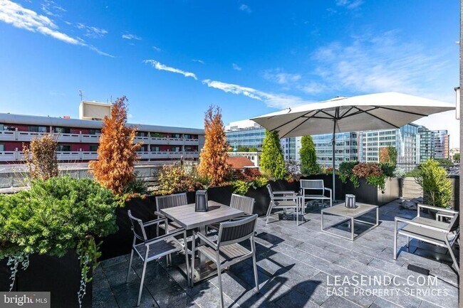 Building Photo - 809 6th St NW