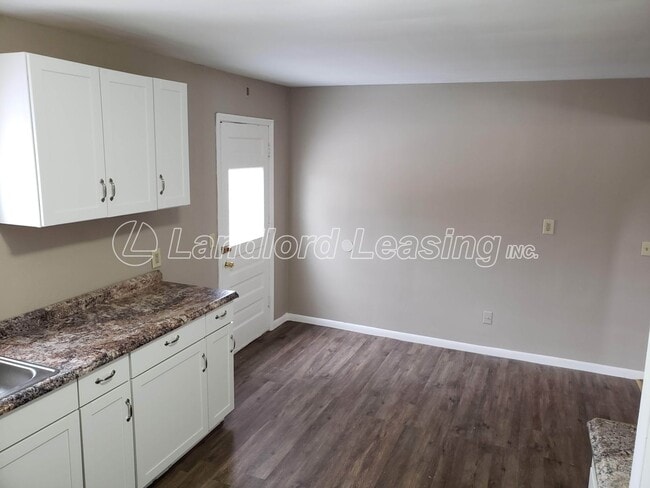 Building Photo - Spacious 4 Bedroom Home in Vermilion Near ...