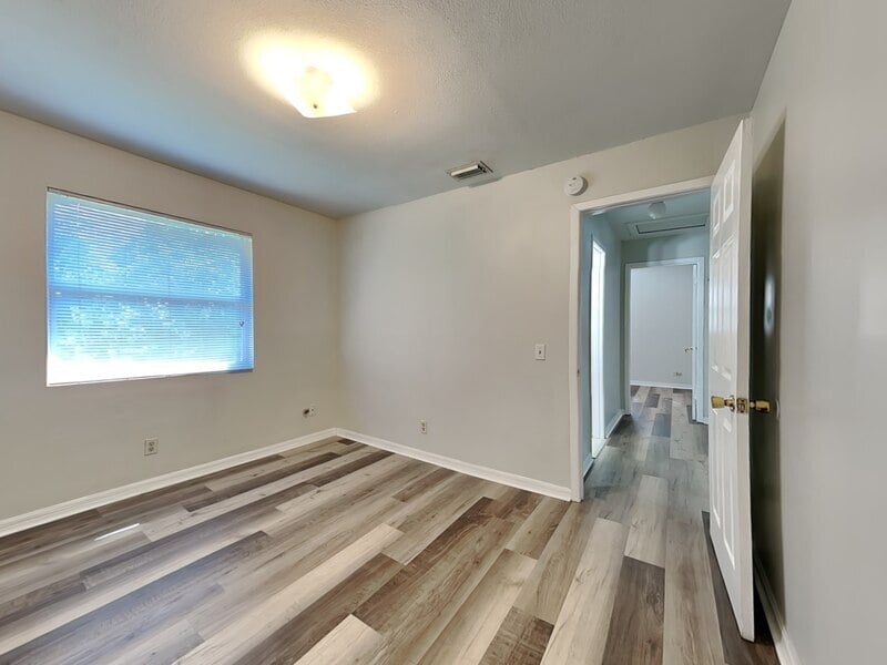 Building Photo - 1527 S Central Ave