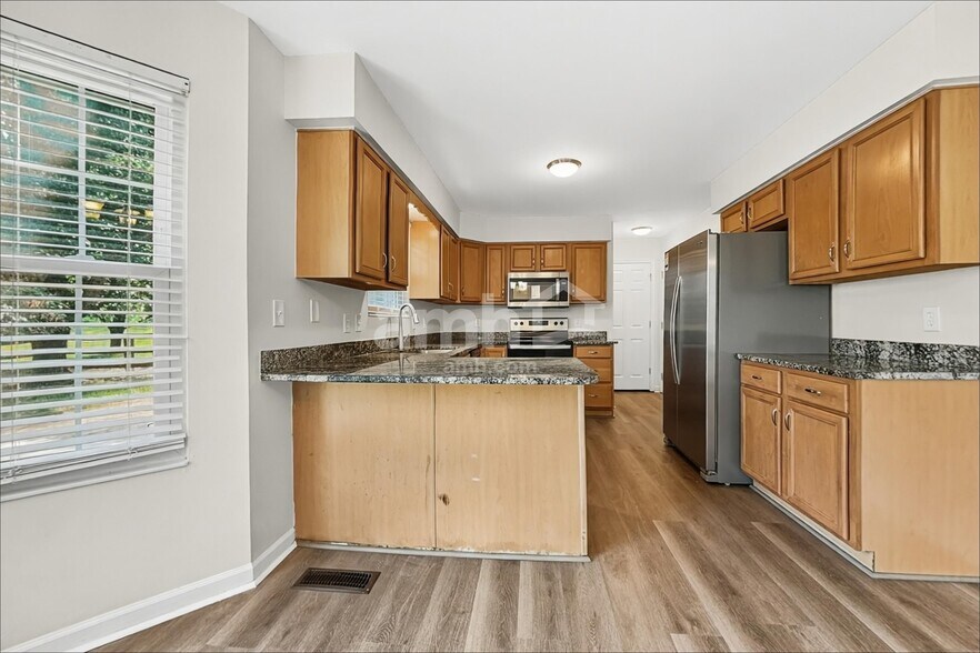 Building Photo - 2113 Lynwood Pl