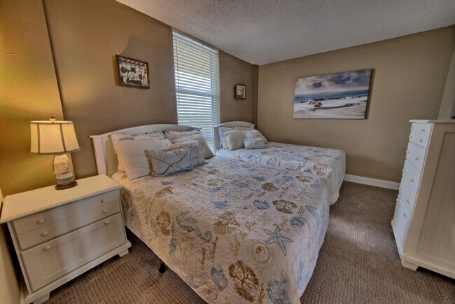 Building Photo - 7205 Thomas Dr