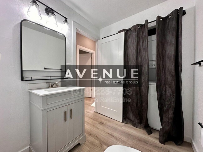 Building Photo - 5931 Maple Ave