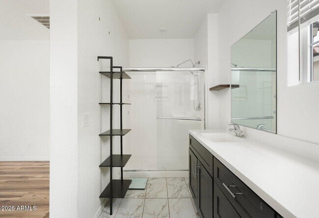 Building Photo - 221 E Balsam Dr
