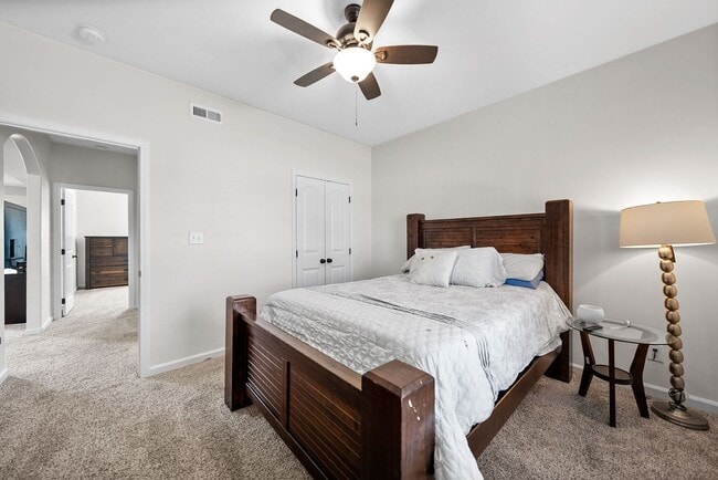 Building Photo - 222 Cooper River Wy