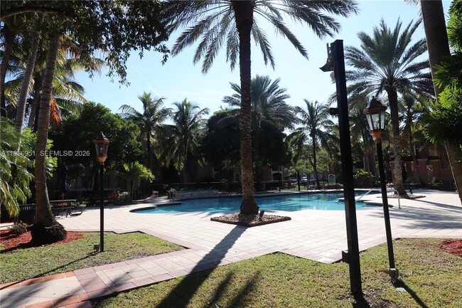 Building Photo - 8040 N Nob Hill Rd