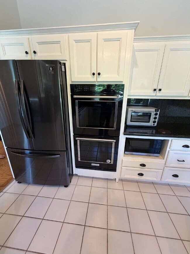 Building Photo - "Charming Walnut Creek Retreat: Spacious 4-Bedroom Home with Elegant Granite Kitchen, Cozy Firepl...