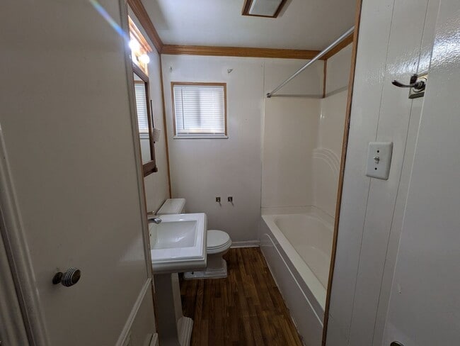 Building Photo - 3529 Bowling Ln