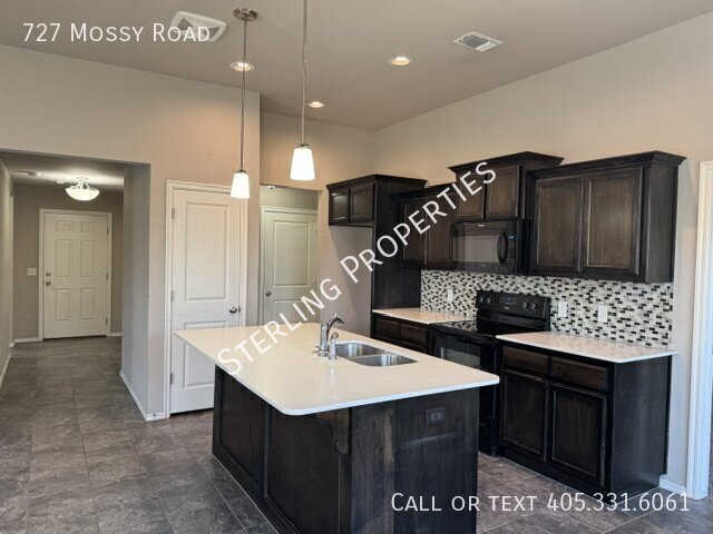 Building Photo - 727 Mossy Rd
