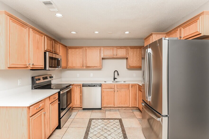 Building Photo - 7007 Rovato Dr