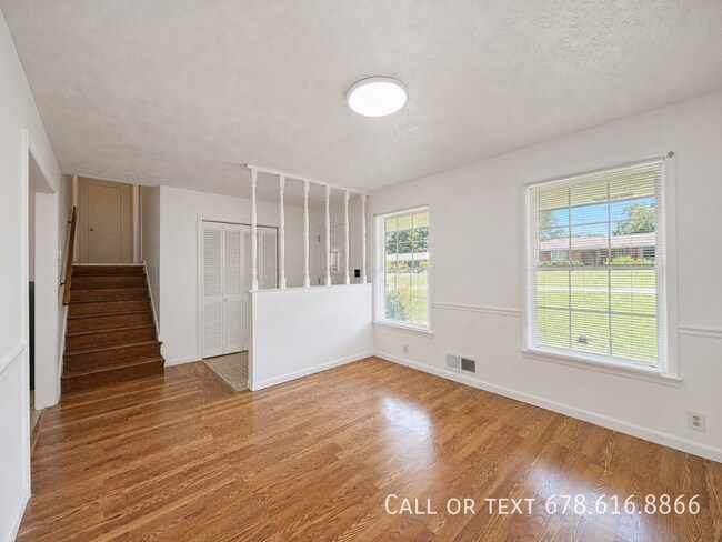 Building Photo - 2666 S Lakeview Dr SW