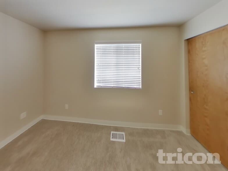 Building Photo - 622 6th Ave S