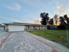 Building Photo - 1795 E Victoria Ave