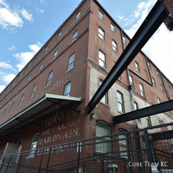 Building Photo - 204 Walnut St