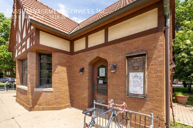 Building Photo - 1918 N Drake Ave