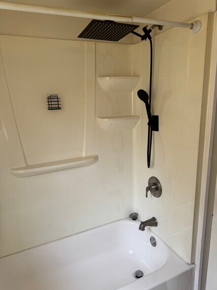 Shower - 306 W Camplain Rd
