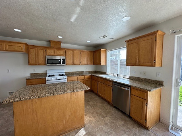 Building Photo - 1836 Hondeleau Ln