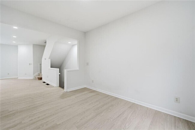 Building Photo - 3349 Lathenview Ct