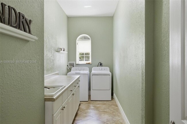 Building Photo - 20401 SW 48th Pl