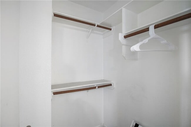 Building Photo - 2903 McLaren Dr