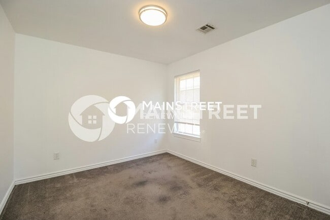 Building Photo - 3 Bedroom Pet-Friendly Home in Oklahoma City, OK with Main Street Renewal