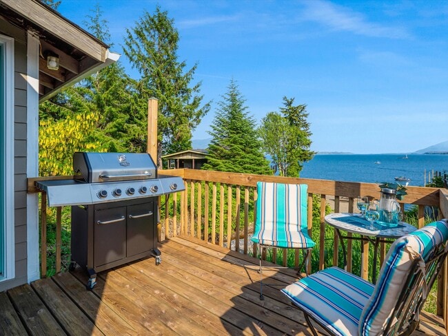 Building Photo - 5842 Seaside