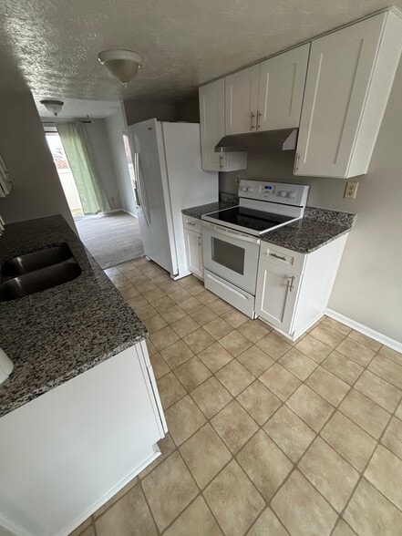 Building Photo - 447 Lockhaven Ct