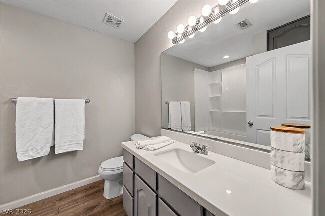 Building Photo - 700 Capri Dr