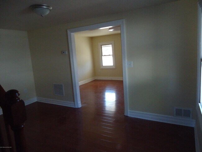 Building Photo - 113 Hibernia Ave