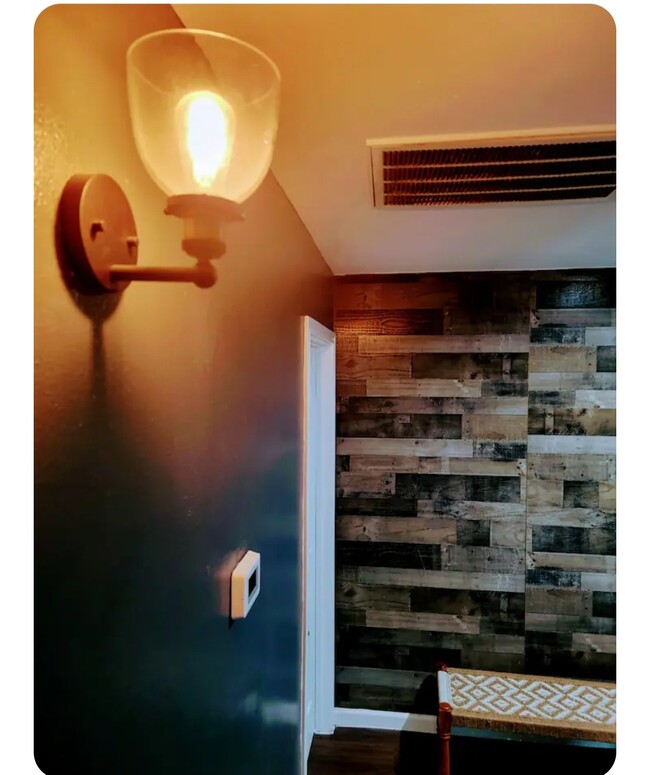 Building Photo - 6222 Foster St