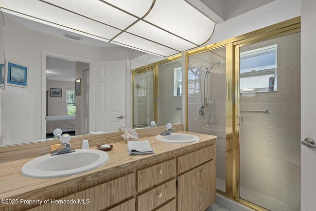 Building Photo - 7167 Crown Oaks Dr