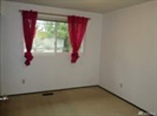 Building Photo - Woodinville Kingsgate Split