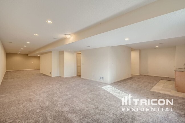 Building Photo - 16391 Holbrook Ave