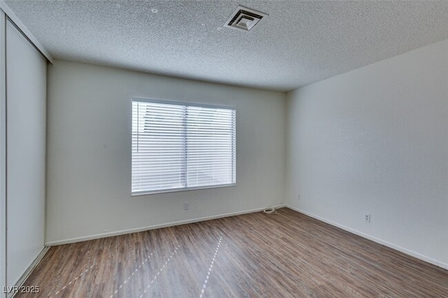 Building Photo - 7115 Kenwood St
