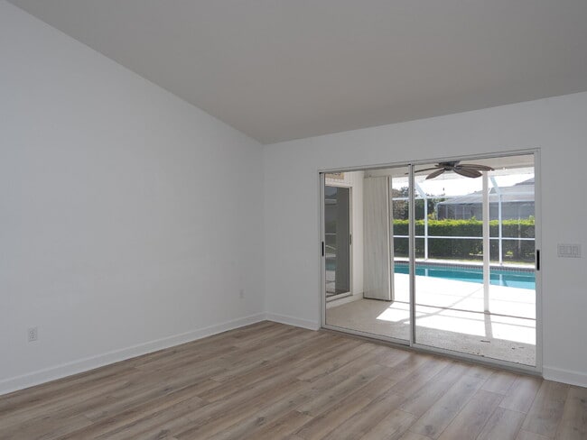 Building Photo - "Spacious 3-Bedroom Pool Home with 2 Baths & 2,075 Sq. Ft. of Comfort in Venice, FL!"