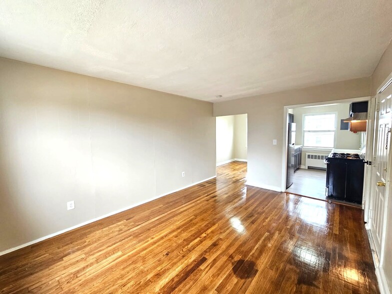 Building Photo - 1001 S Main St