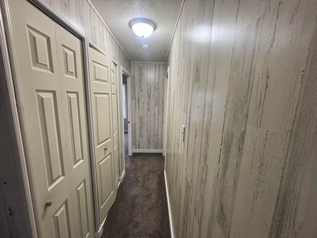 Building Photo - 3-bedroom, 2 bath house available now