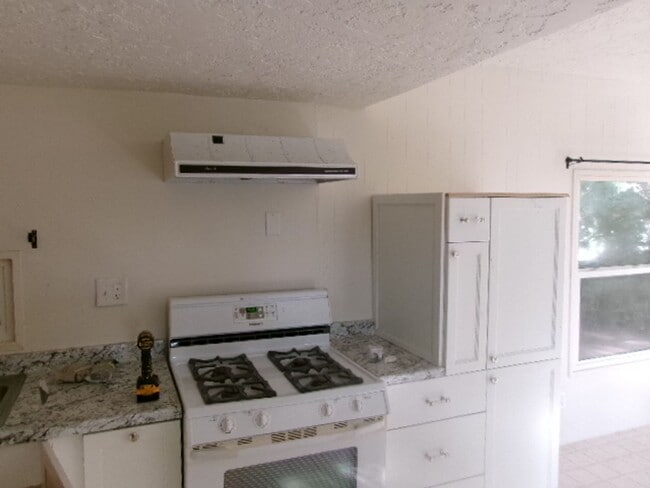 Building Photo - 1321-1323 Five Mile