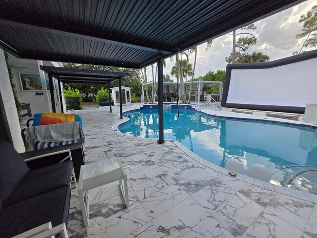 Building Photo - 377 Squire Dr