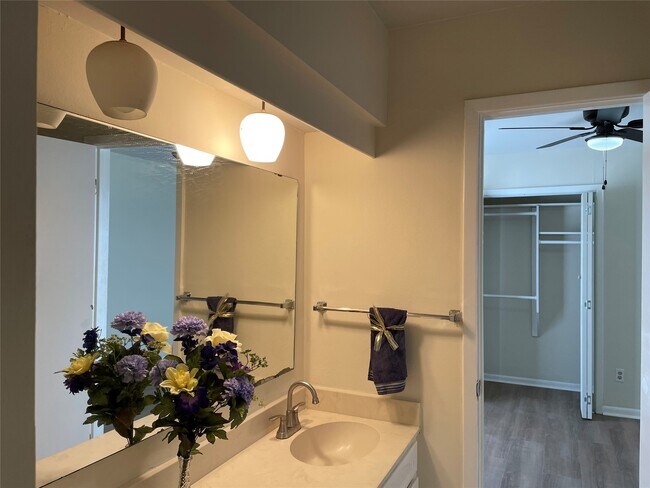 Building Photo - 8830 Sharpcrest St