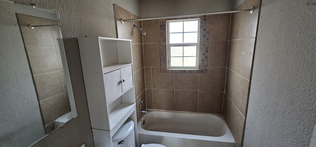 Building Photo - 1633 Lucas Ave