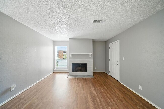 Building Photo - 2501 Gulf Fwy