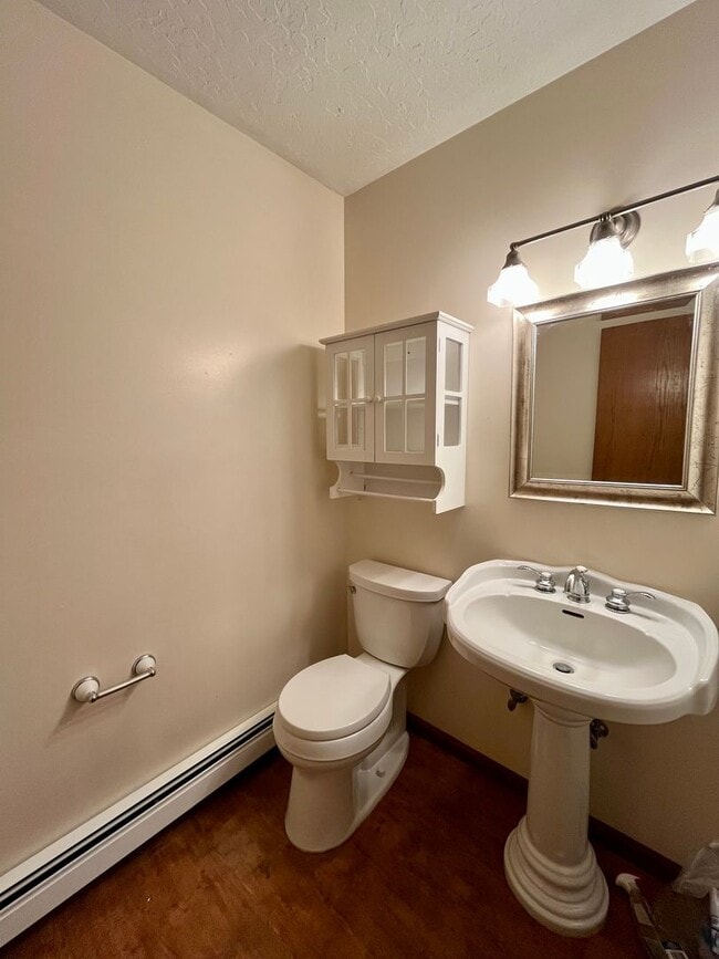 Building Photo - Cat friendly condo for rent in University West