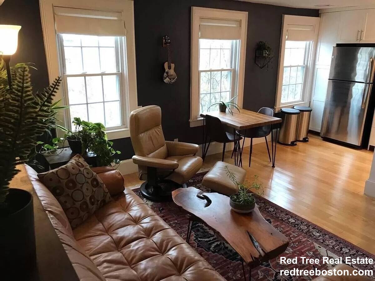 Building Photo - 445 Main St