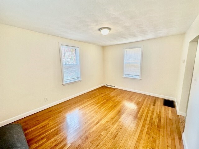 Building Photo - 170 Bow St