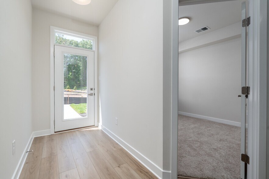 Building Photo - 12833 Red Clover Wy