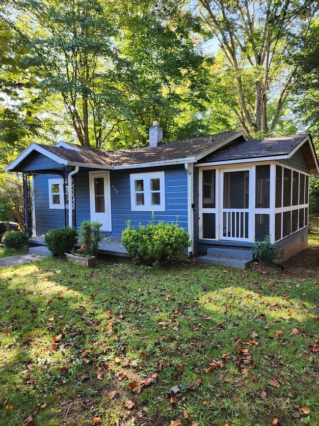 Building Photo - Charming Cottage-Black Mountain