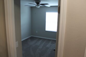 Building Photo - 10537 Lake Montauk Dr