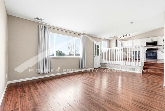 Building Photo - Spacious Home with Central AC and Washer/Dryer