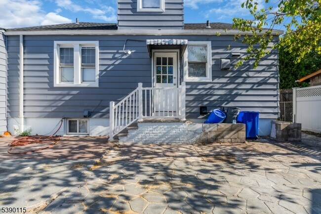 Building Photo - 2144 Tyler St