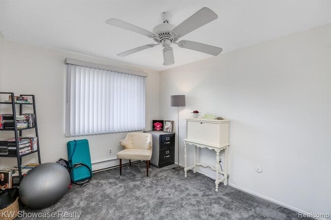 Building Photo - 2 Bed townhouse with Gas and water included!